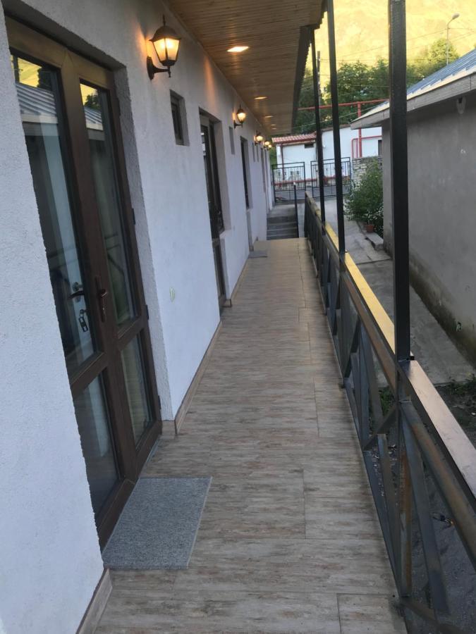 Soso Burduli'S Guesthouse Stepantsminda Exterior foto